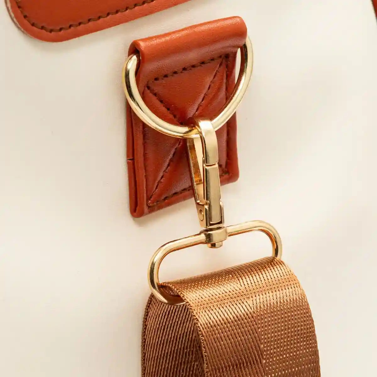 EasyCarry™ Velmi prostorná cestovní taška bez pomačkání